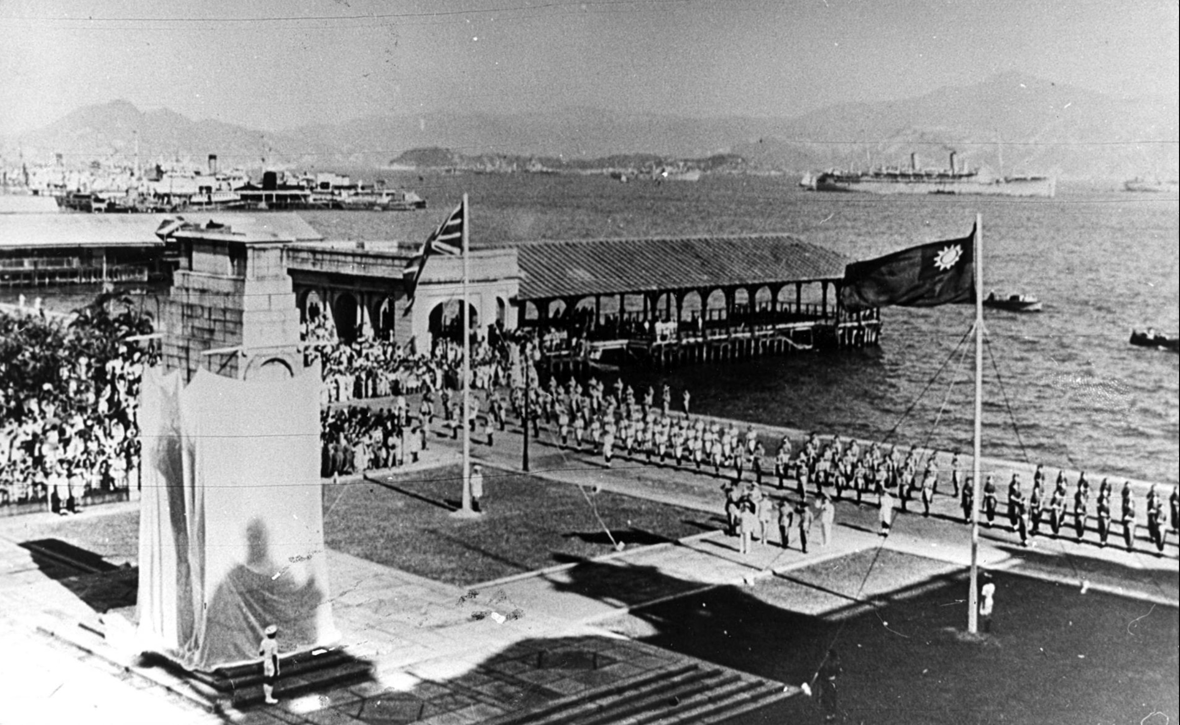 The Union Jack and the flag of the Republic of China were flown at the Cenotaph in Hong Kong on V-J Day. 